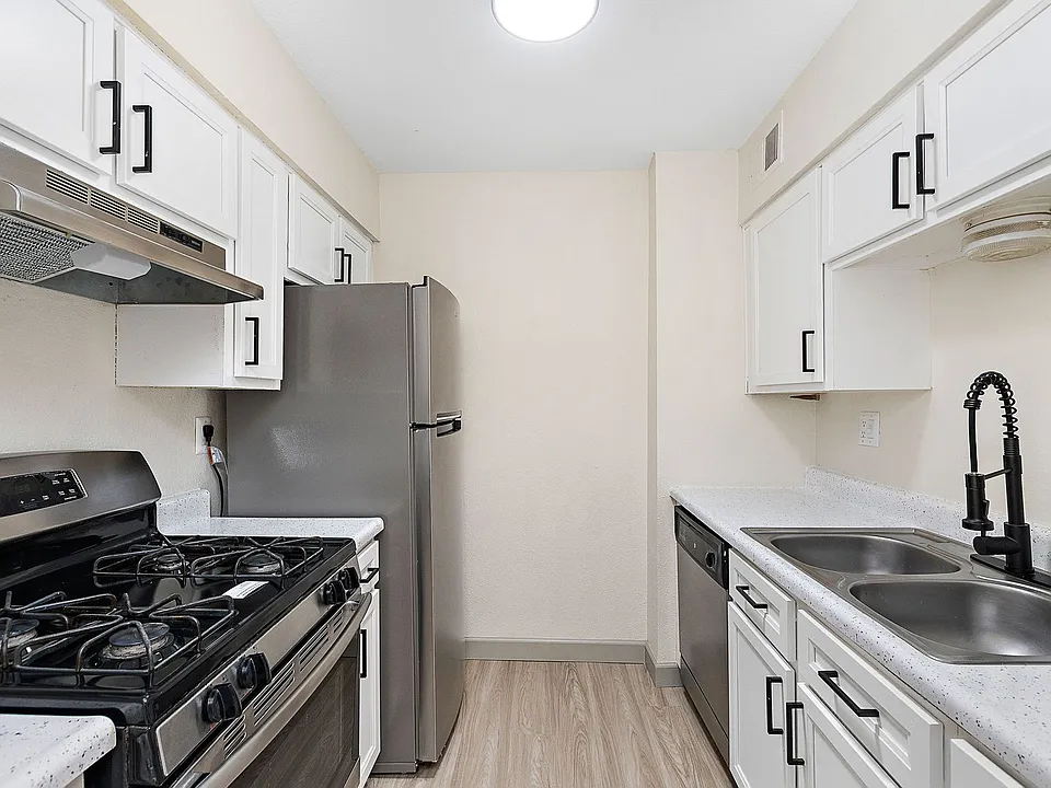 Oval Spring Apartments