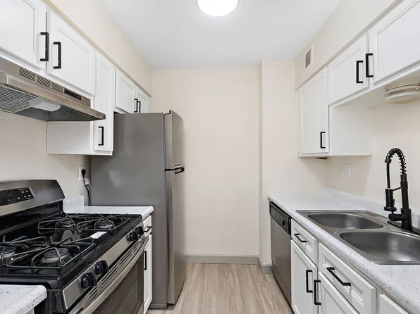 Oval Spring Apartments