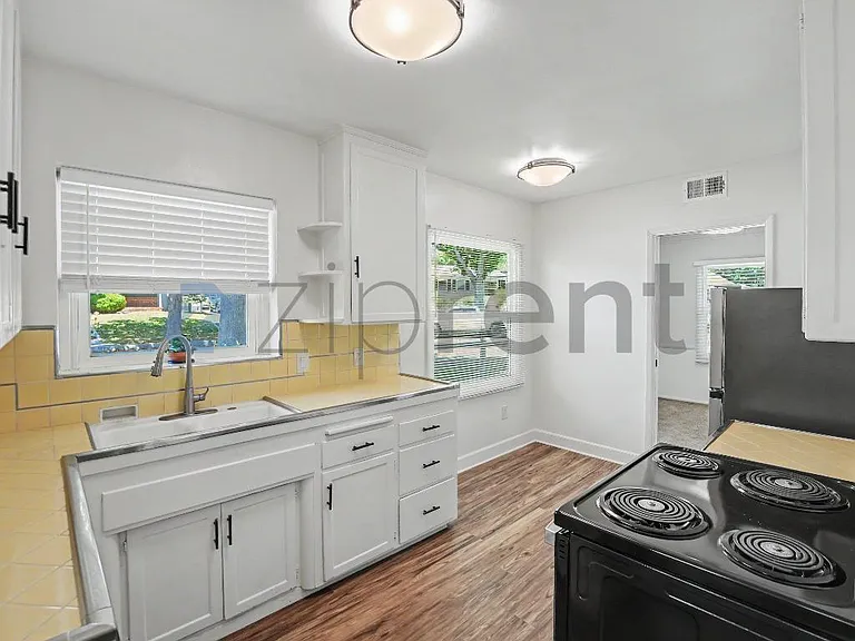 7357 Forest Ave — Photo 10