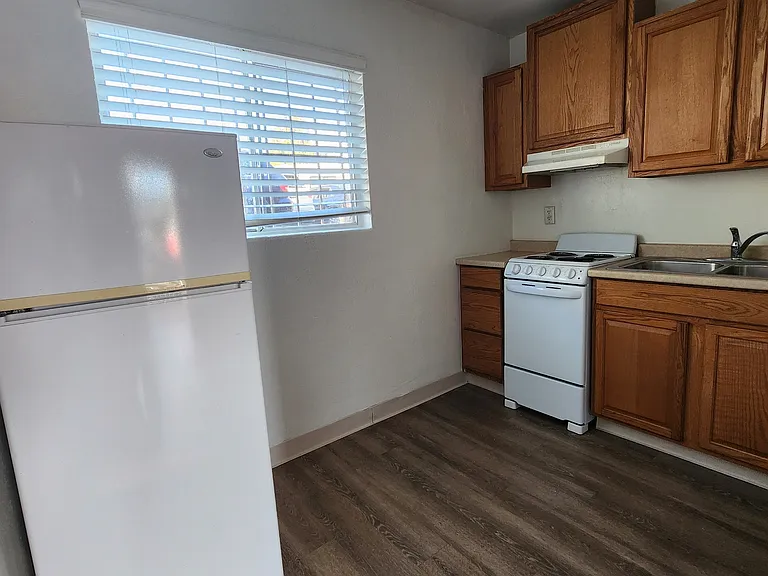 5050 Cass Street — Photo 23