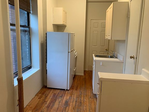 4th image of 125 Sullivan St #24