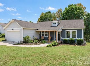 1544 Farmington Hills Dr, Conover, NC 28613