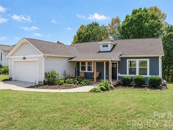 1544 Farmington Hills Dr, Conover, NC 28613