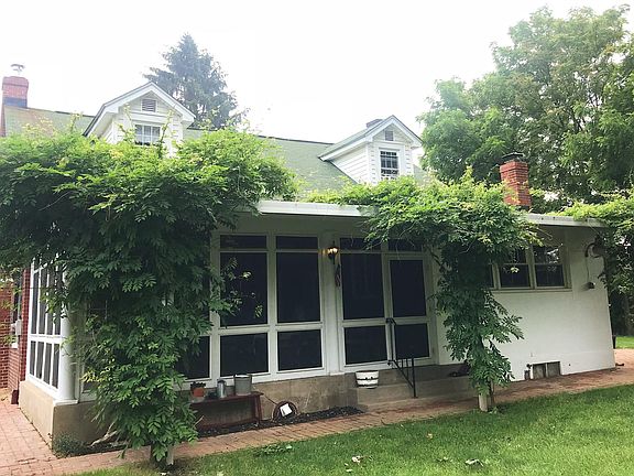 Front door/screened porch 