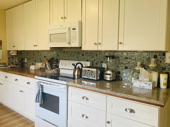 4th image of 2700 Oakland Dr NW