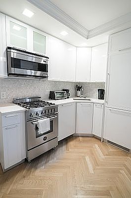 3rd image of 305 E 86th St #18PE