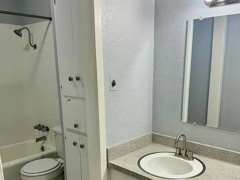 5808 S Alameda St — Photo 7