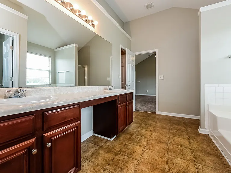 3711 Arminto Dr — Photo 10