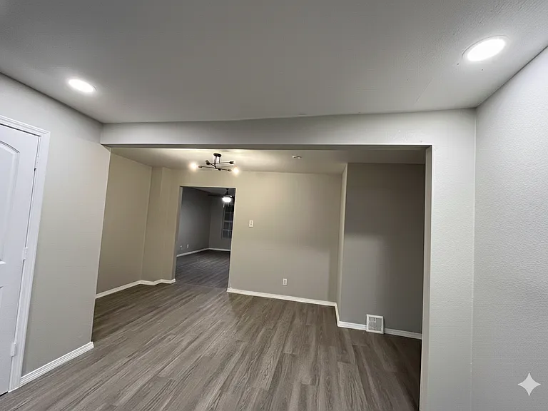 2445 Hudspeth Ave — Photo 12