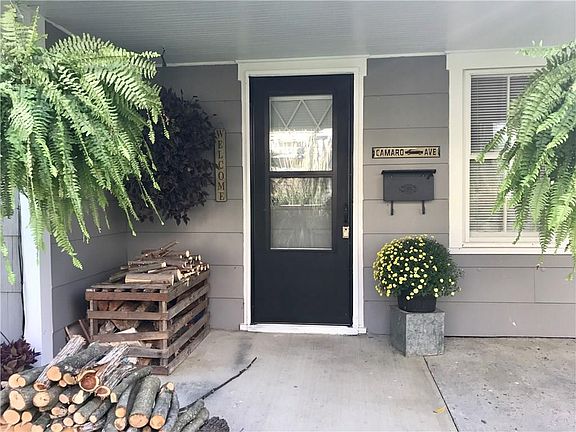 2nd image of 537 Summit Ave #37