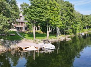 910 Lakeshore Dr, New London, NH 03257