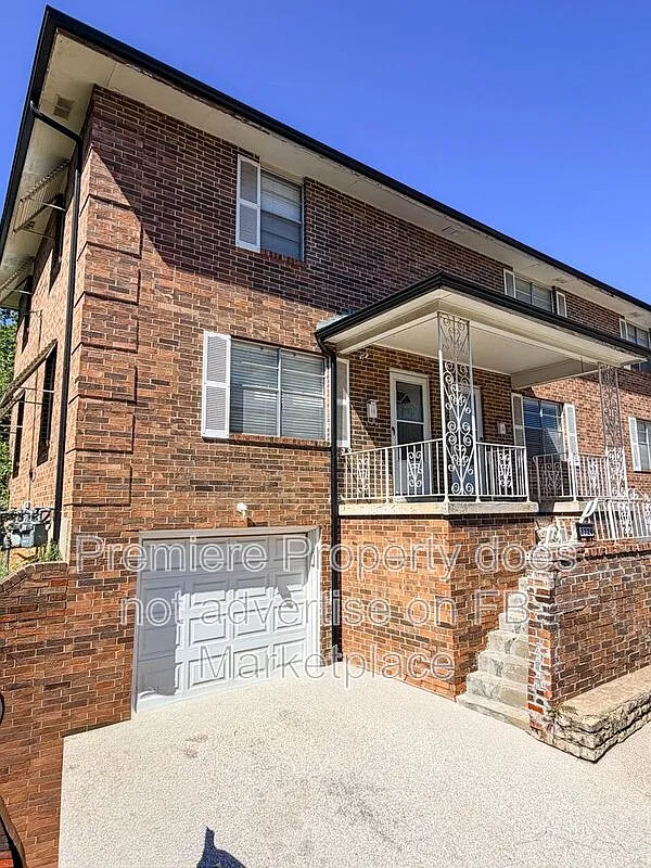 2 bed, 1.5 bath, 935 sqft, $1,295 — Photo 1