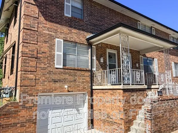 8726 W 70th St, Overland Park, KS 66204