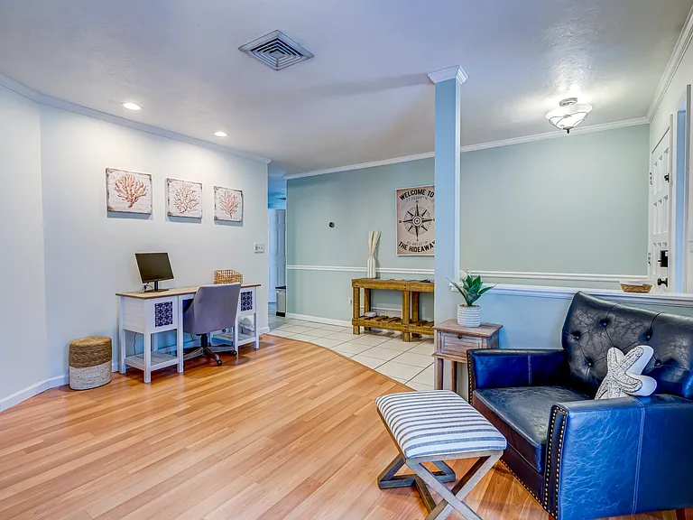 2239 Wells Ave — Photo 10