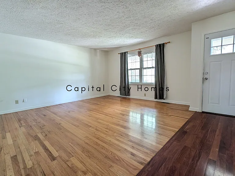 5035 Manning Rd — Photo 2