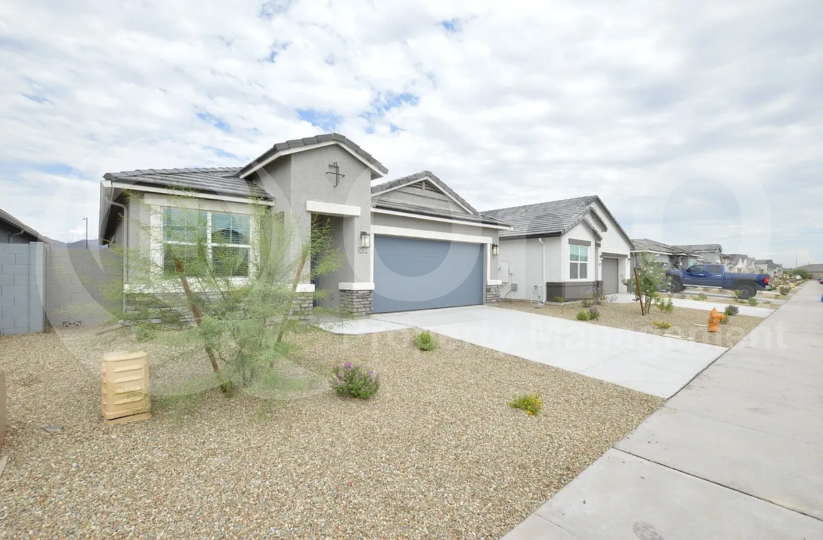 4 bed, 2.5 bath, 1867 sqft, $1,965 — Photo 2