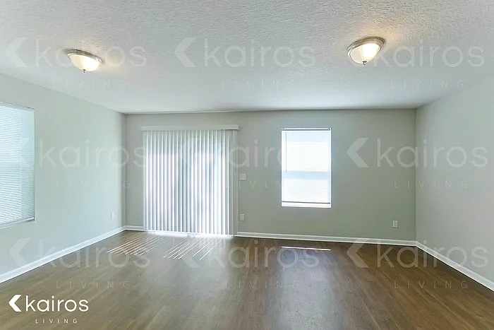 1331 Mull St — Photo 3