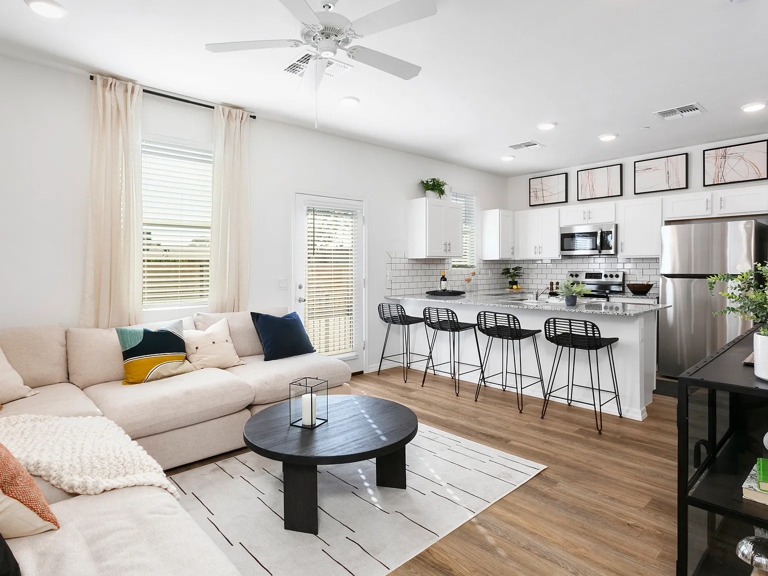 3 bed, 2.5 bath, 1267 sqft, $1,695 — Photo 3