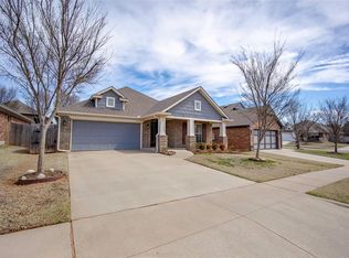 6 Carat Dr, Yukon, OK 73099