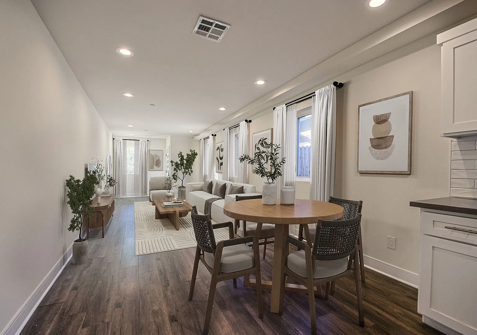 620 N Serrano Ave — Photo 3