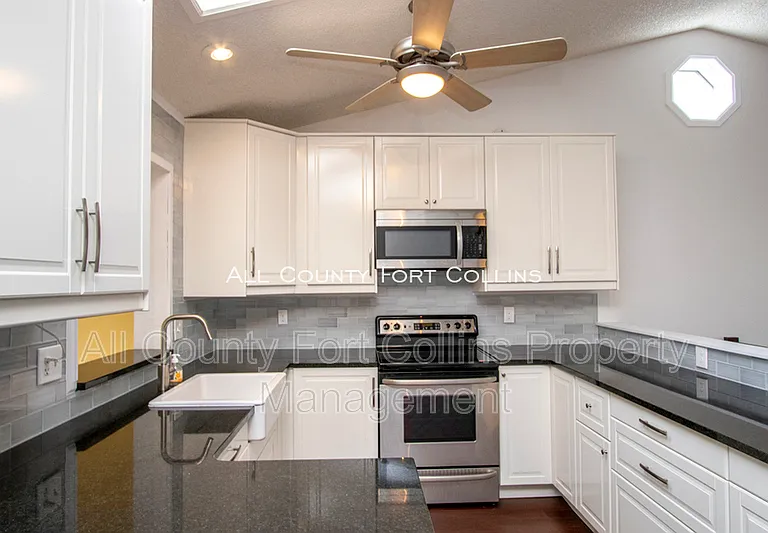 2730 Hanover Dr — Photo 6