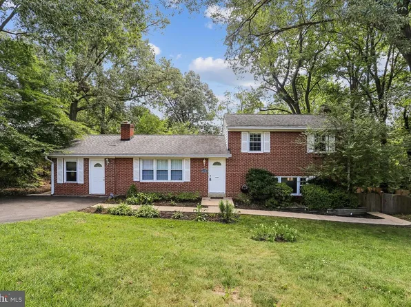 8317 Accotink Rd, Lorton, VA 22079