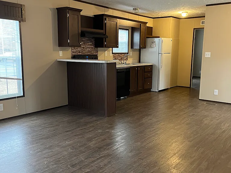 158 Pleasant Pine Dr — Photo 2
