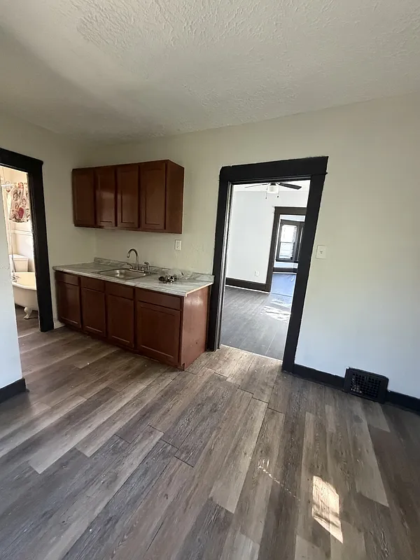 1 bed, 1.0 bath, 810 sqft, $950 — Photo 3