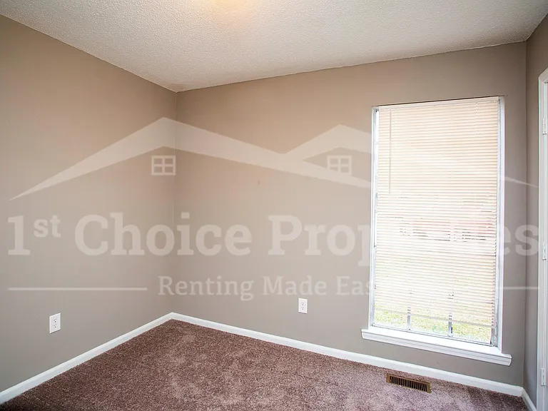 1110 Croyden Cir — Photo 16