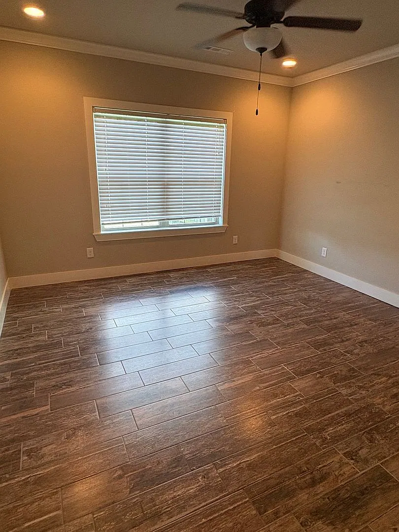 Beautiful Townhouse In A Great Location — Photo 4