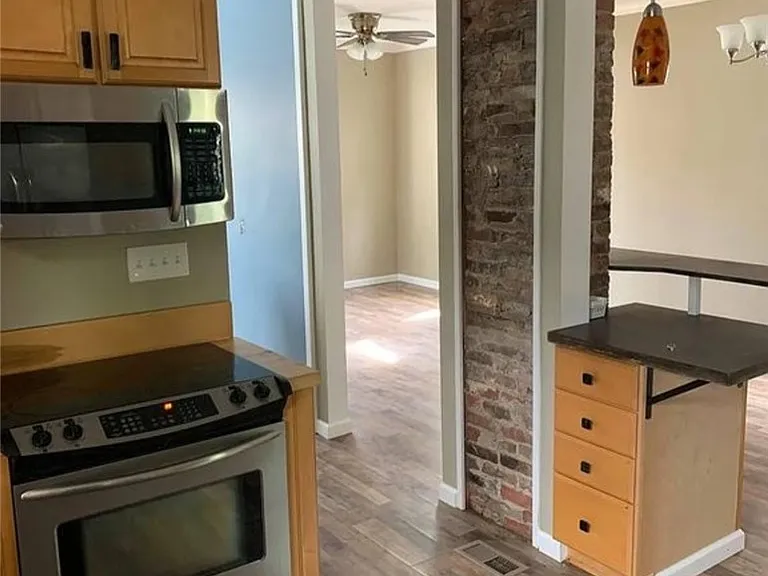 595 Seward St — Photo 6