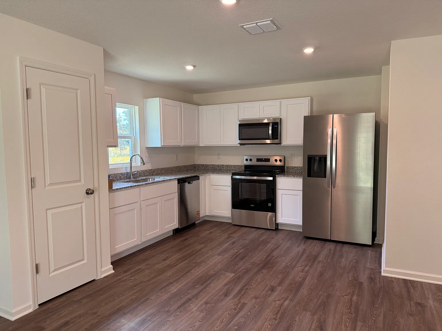 3 bed, 1263 sqft, $1,725 — Photo 2