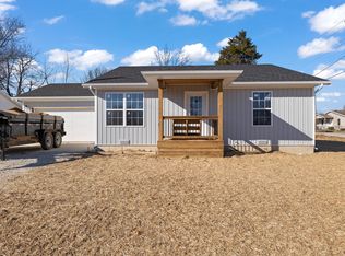 405 S B St, Seymour, MO 65746