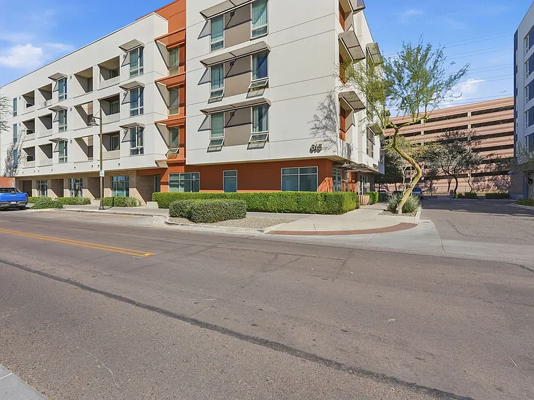 Elevate Your Urban Experience! Move in before the end of the month and get 10 weeks FREE Rent! — Photo 50