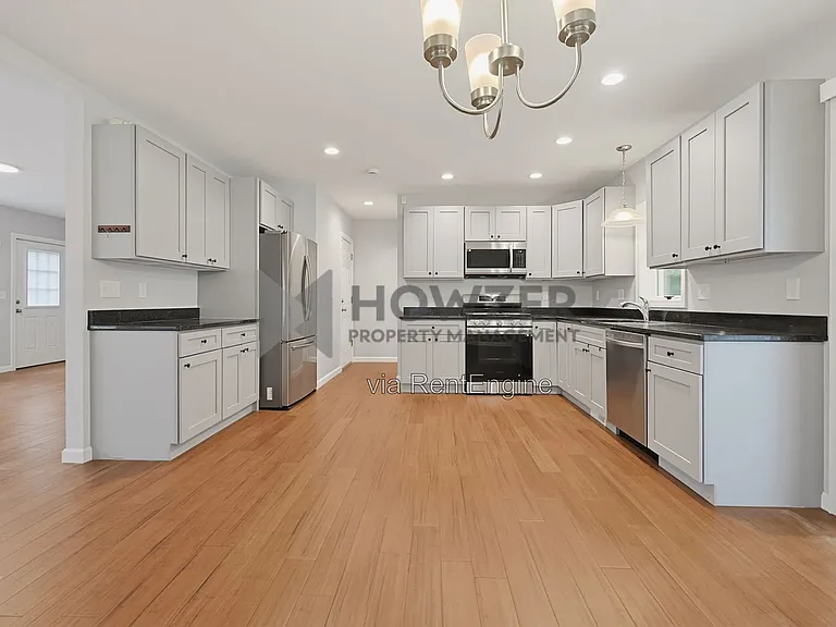 4 Johnson St #B — Photo 15