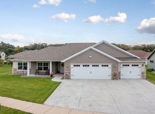 617 Pebble Creek Dr, Saint Cloud, MN 56303