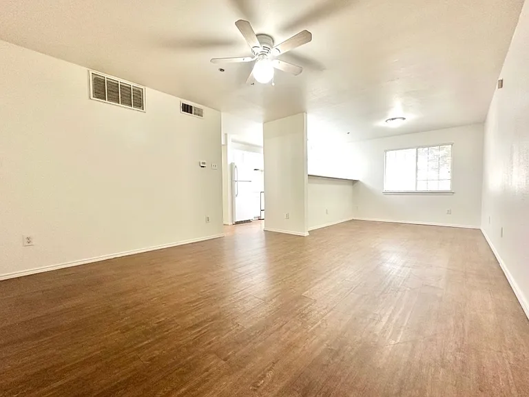 2520 W Prairie St — Photo 9