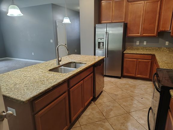 5th image of 2288 Grantham Ave