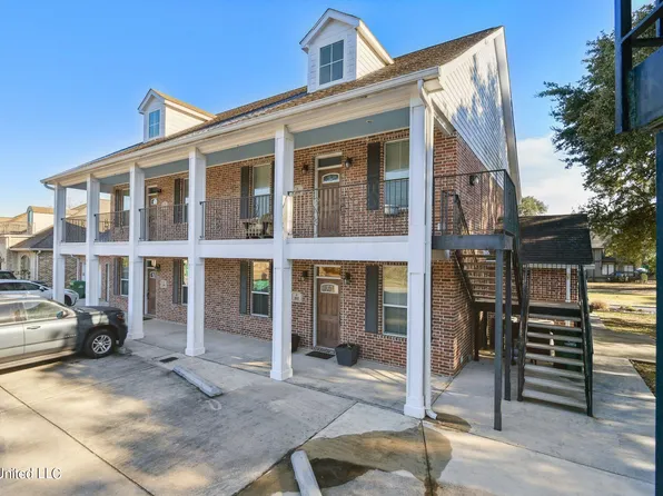 202 Fairway Villas Cir, Diamondhead, MS 39525