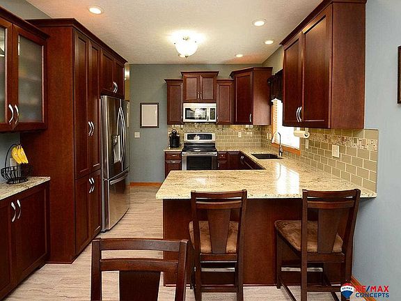 3rd image of 6611 Meursault Dr