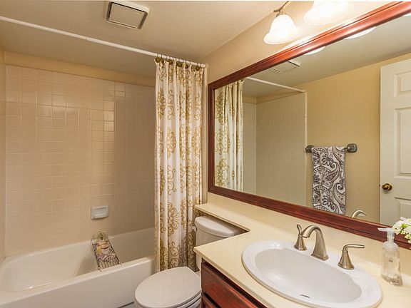 5th image of 29672 Strawberry Hill Dr