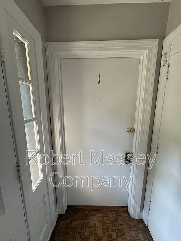 2 bed, 1.0 bath, 779 sqft, $1,100 — Photo 2