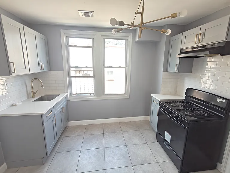 13 Rosa Parks Blvd #5 — Photo 8