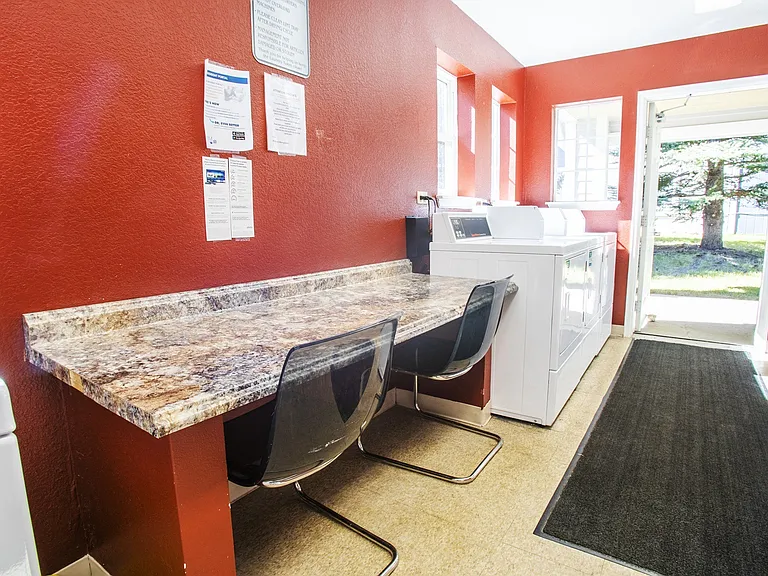 Blue River Apartments — Photo 7