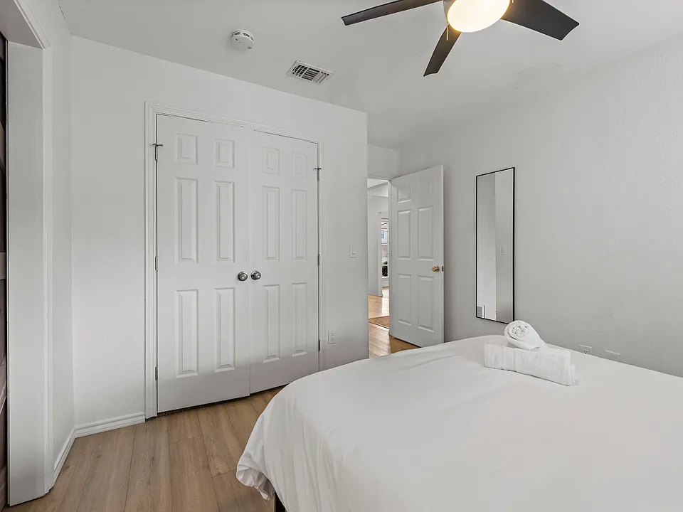4121 Midnight Dr