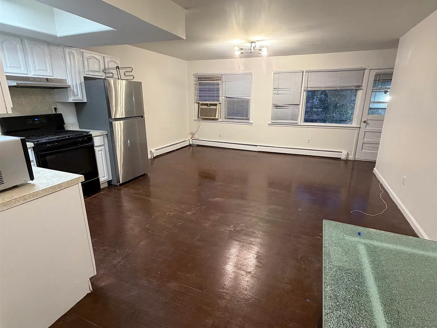 2 bed, 1.0 bath, $2,200 — Photo 3