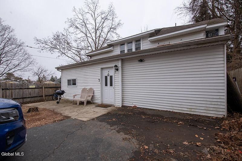5th image of 7 Pinehurst Avenue