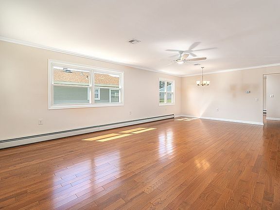 4th image of 31 Pine Valley Dr