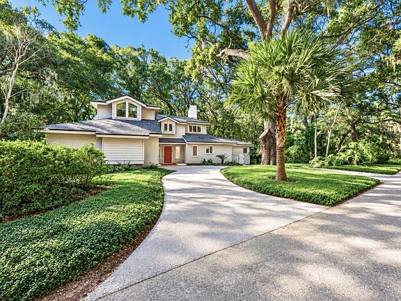 3rd image of 18 Laurel Oak Rd