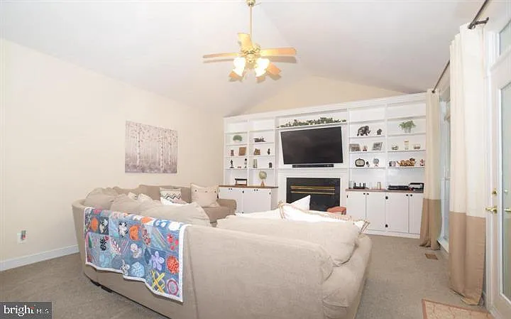 32 Monument Dr — Photo 3
